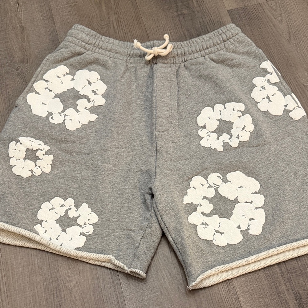 Stylish Gray Floral Men's Athletic Shorts